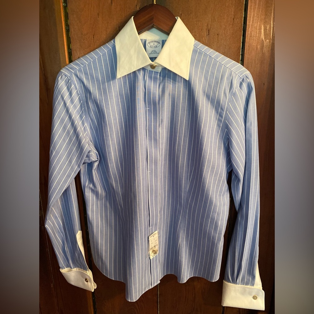 Brooks Brothers women’s pinstripe button down dress shirt. Size 6.
